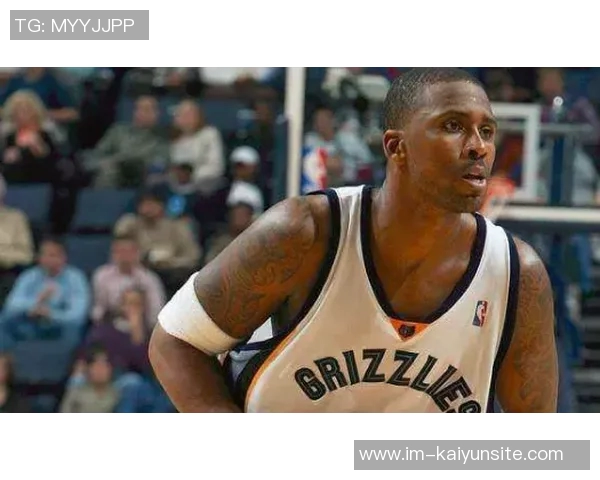 球迷愤怒诅咒巴里球员妻子全家希望其遭遇不幸引发热议